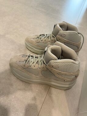 Yeezy Desert Boot Size 7